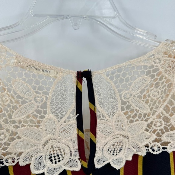 Bluheaven Black Red Striped Bell Sleeve Ruffle Hem Lace Shift Dress Size Medium - Picture 9 of 13